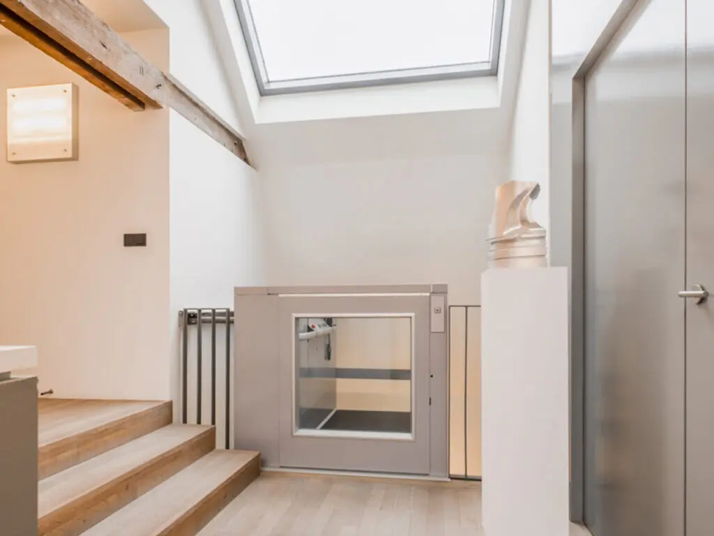 Platform-lift-with-gate-on-top-floor